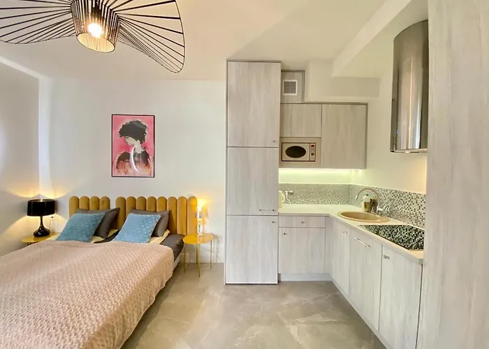Luxury Panda Apartment In Old Town