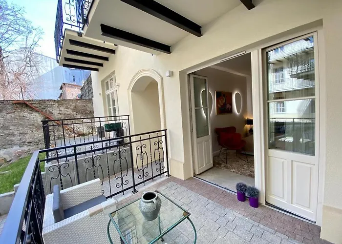Luxury Panda Apartment In Old Town