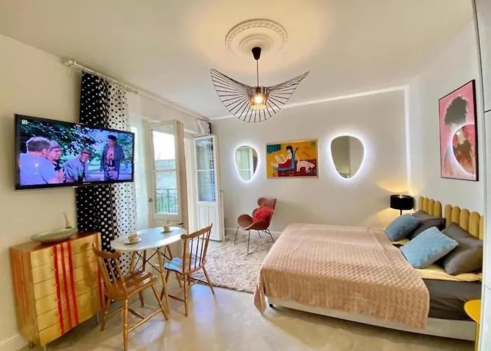 Luxury Panda Apartment In Old Town