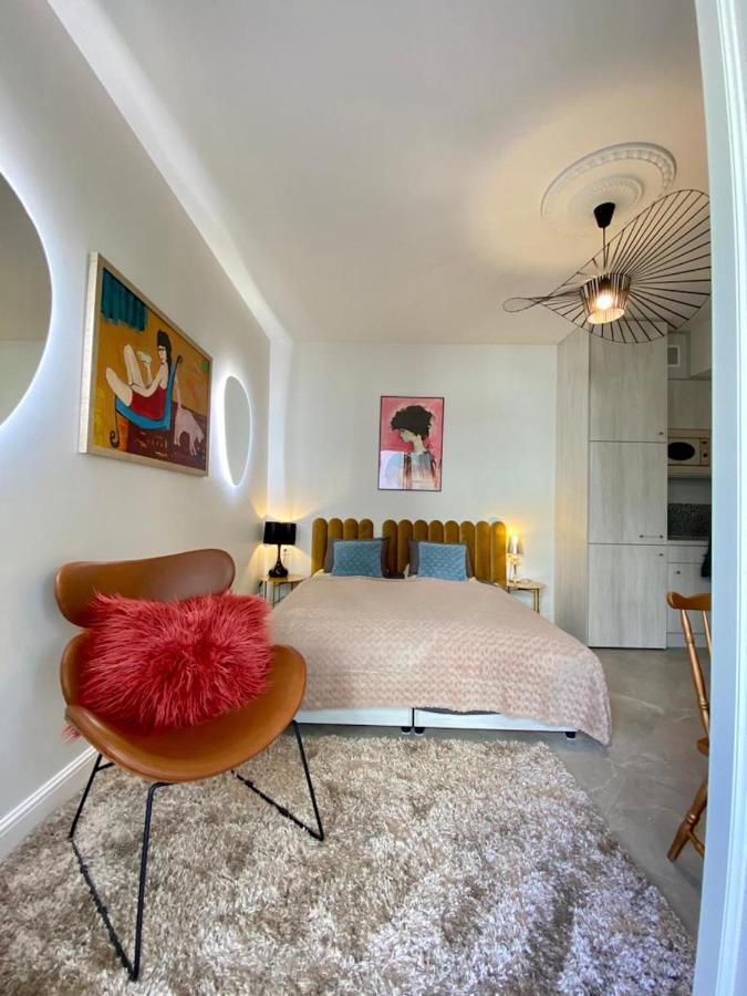 Luxury Panda In Old Town Apartment