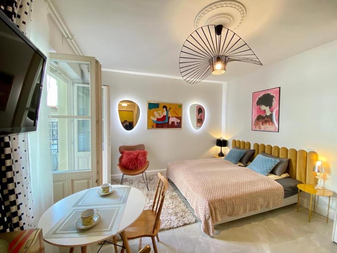 Luxury Panda In Old Town *